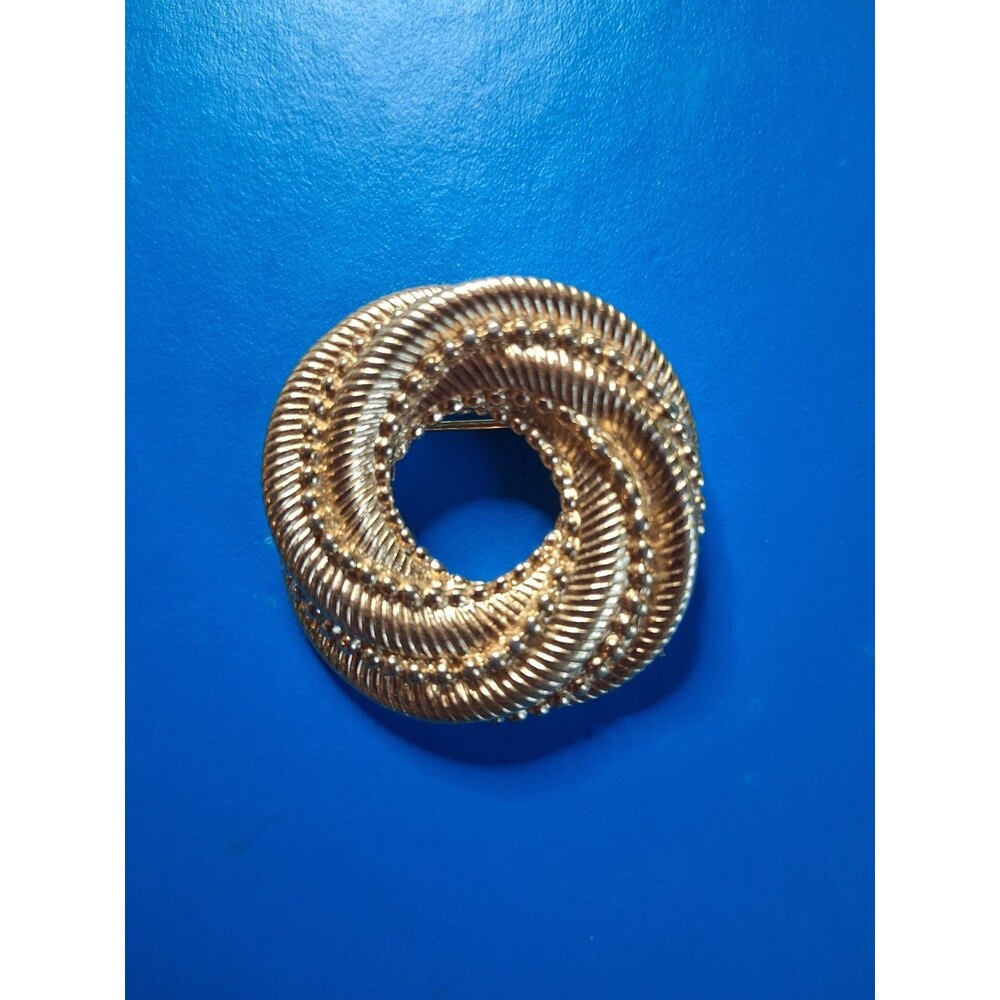 Vintage Trifari Gold Tone Circle Brooch Textured Rope Beaded Wreath Pin Signed